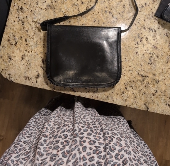 Yves Saint Laurent Elegant Leather Bag Vintage Authentic - Picture 2 of 6